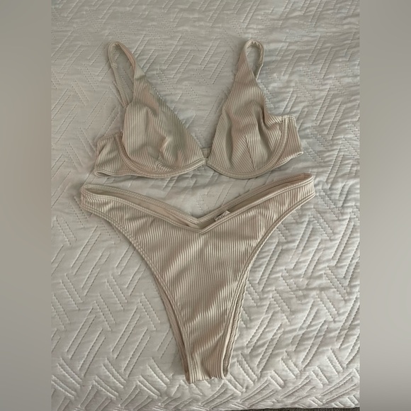 Hollister Ribbed Bikini Set | Cream - Picture 4 of 7